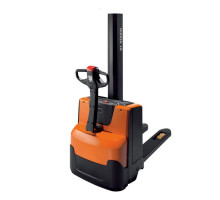 Электрический штабелер Toyota SWE080L