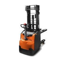 Электрический штабелер Toyota SWE145L