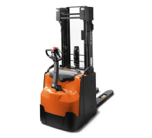 Электрический штабелер Toyota SWE160