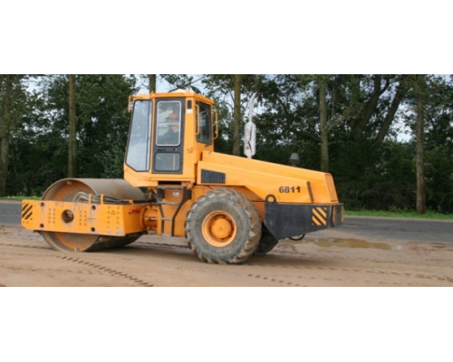 Каток вибрационный самоходный АМКОДОР 6811