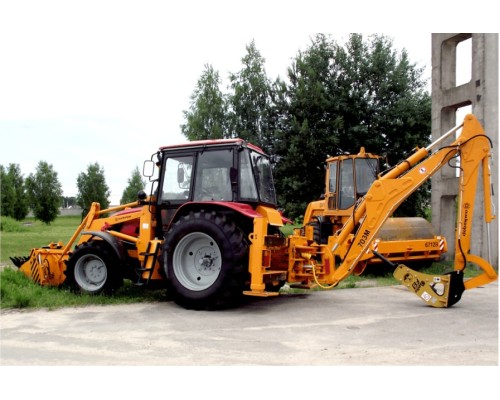 Экскаватор-погрузчик АМКОДОР 703М